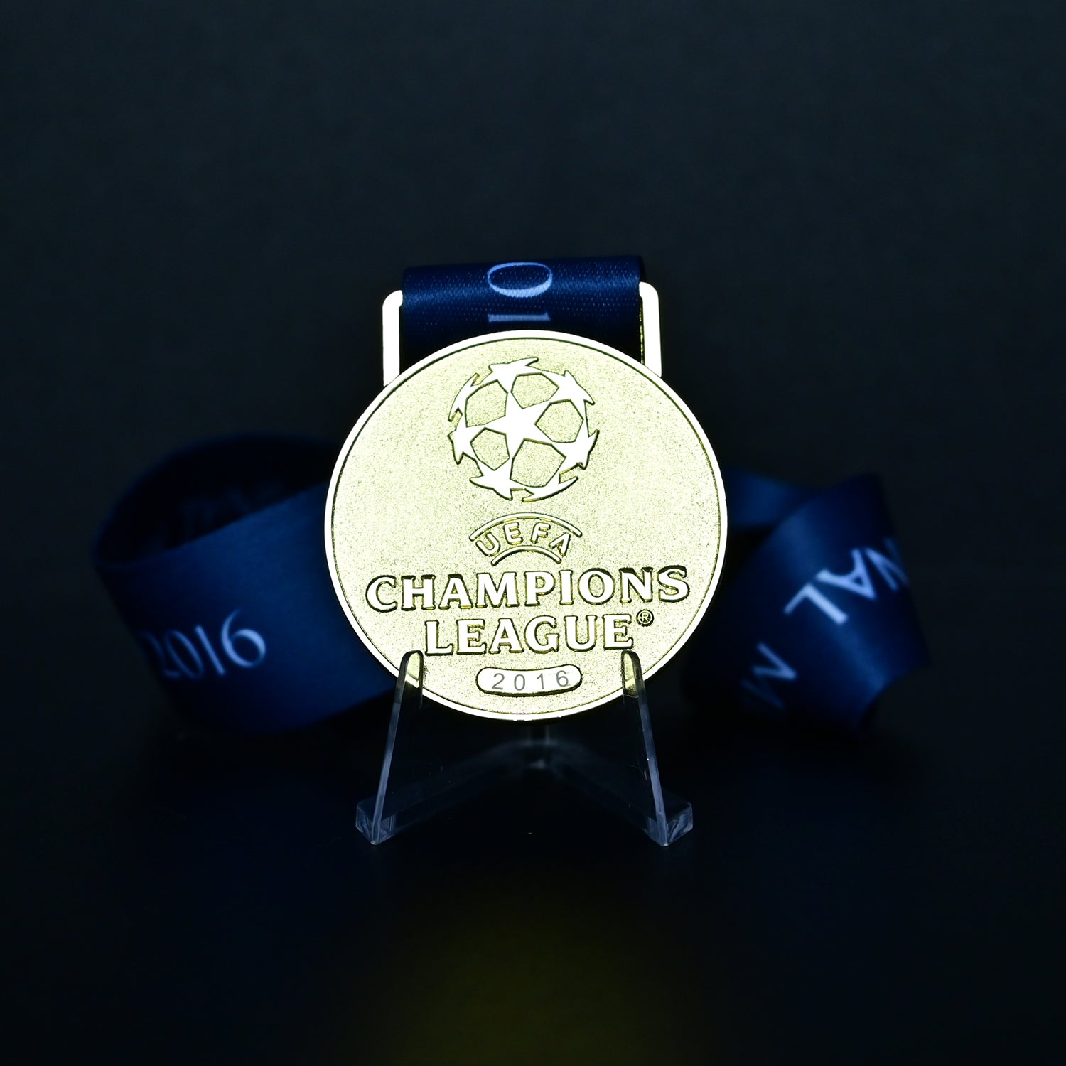 2016 UEFA Champions League Medal Front View, Real Madrid Champion Gold Alloy Medal with UCL Logo, Milan San Siro Stadium Final Collectible