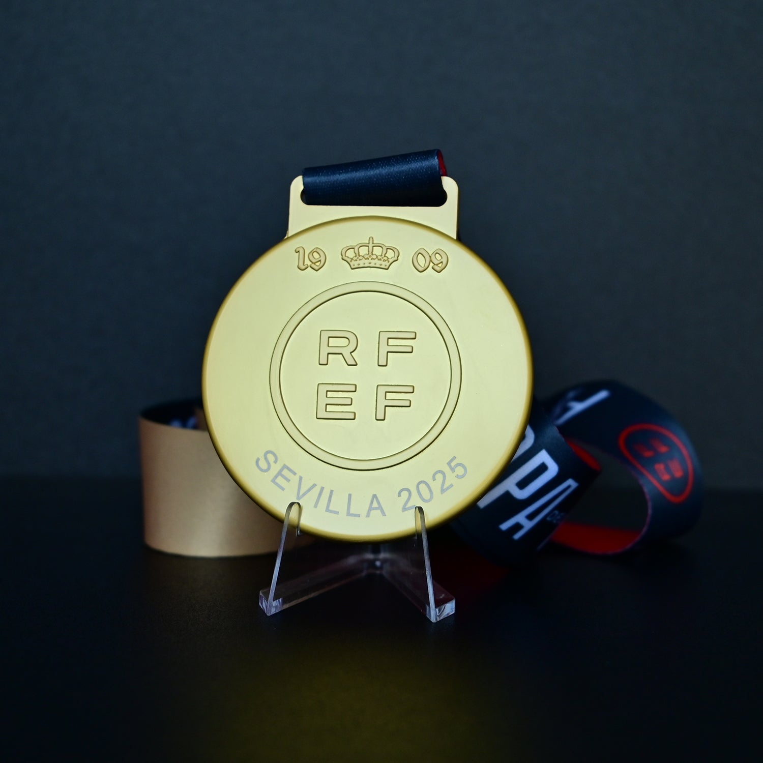 2025 Copa del Rey Medal Back View, FC Barcelona Winner Medal Fine Pattern, High Quality Gold Alloy Football Souvenir