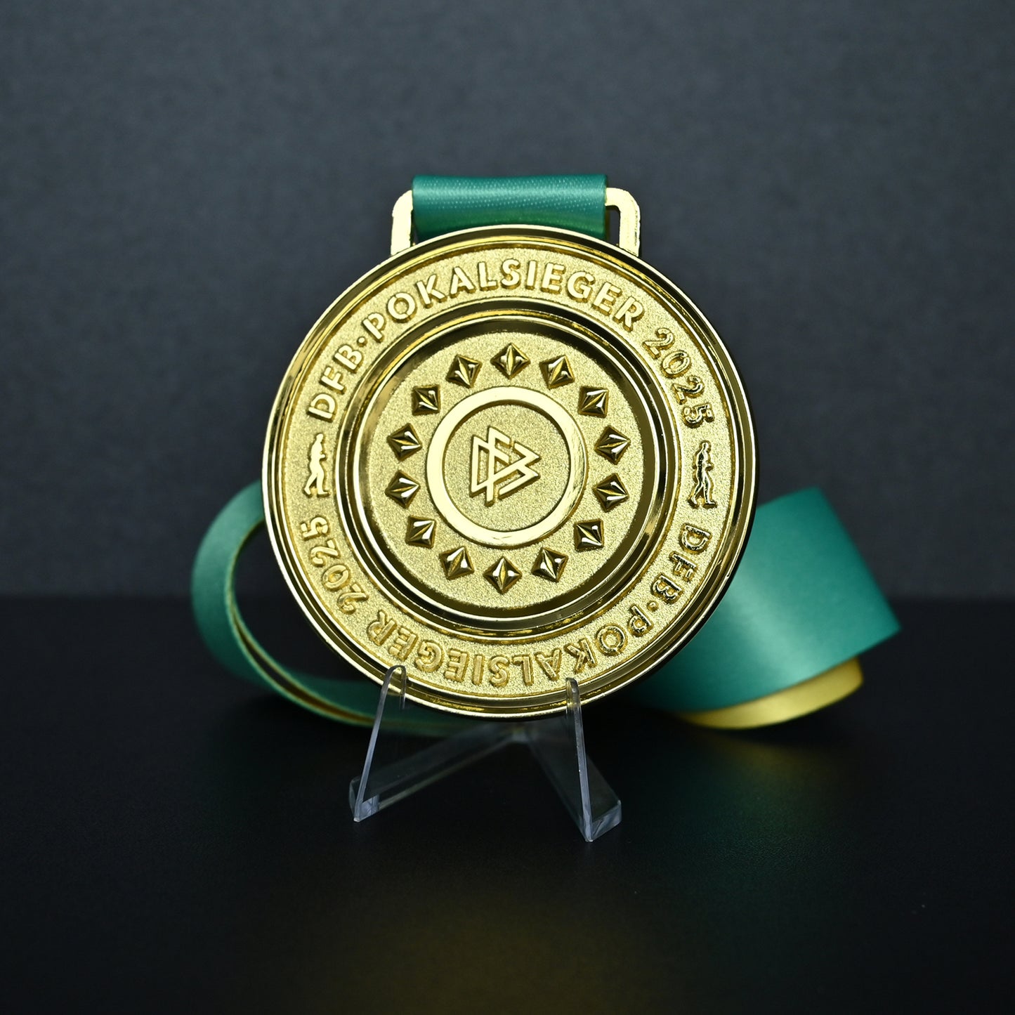 2025 DFB-Pokal Champions Medal VfB Stuttgart Berlin Final Football Collectible Memorabilia